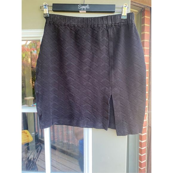 St. John Black Textured Knit Mini Skirt Stretch Size 4 - Picture 2 of 14